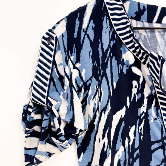 BCBGMaxAzria | Koe V-Neck Printed Stretchy Shift Dress Blue | XS - Picture 5 of 12